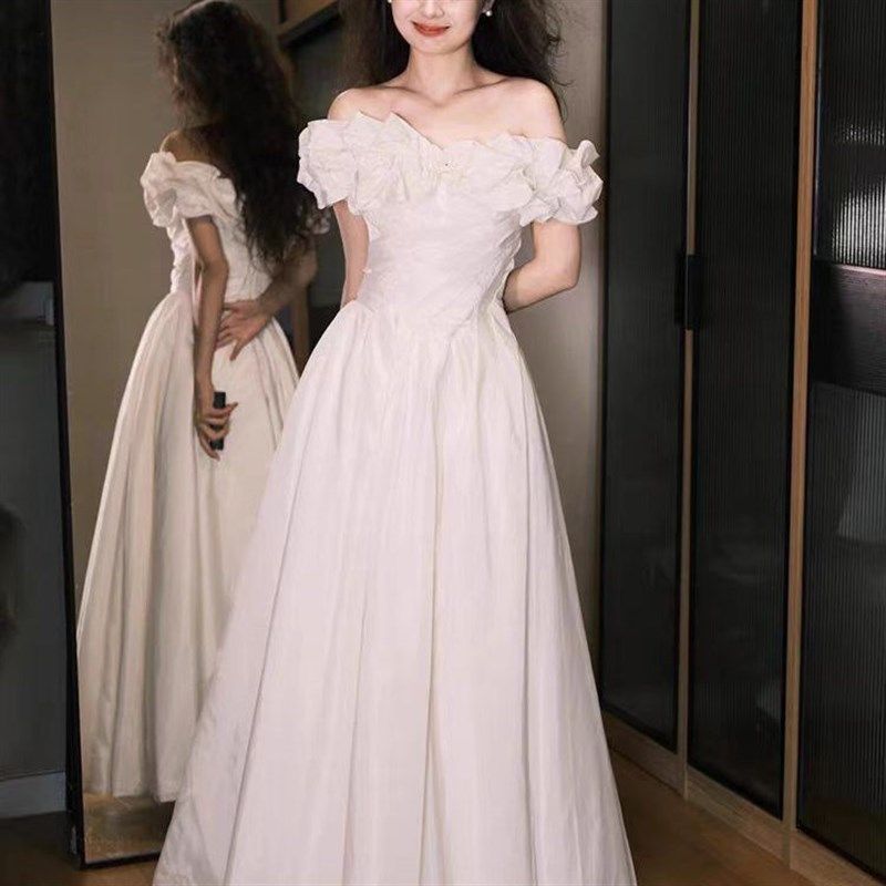 法式白色一c字肩缎面简约轻婚纱新娘出门迎宾订婚结婚敬酒晚礼服