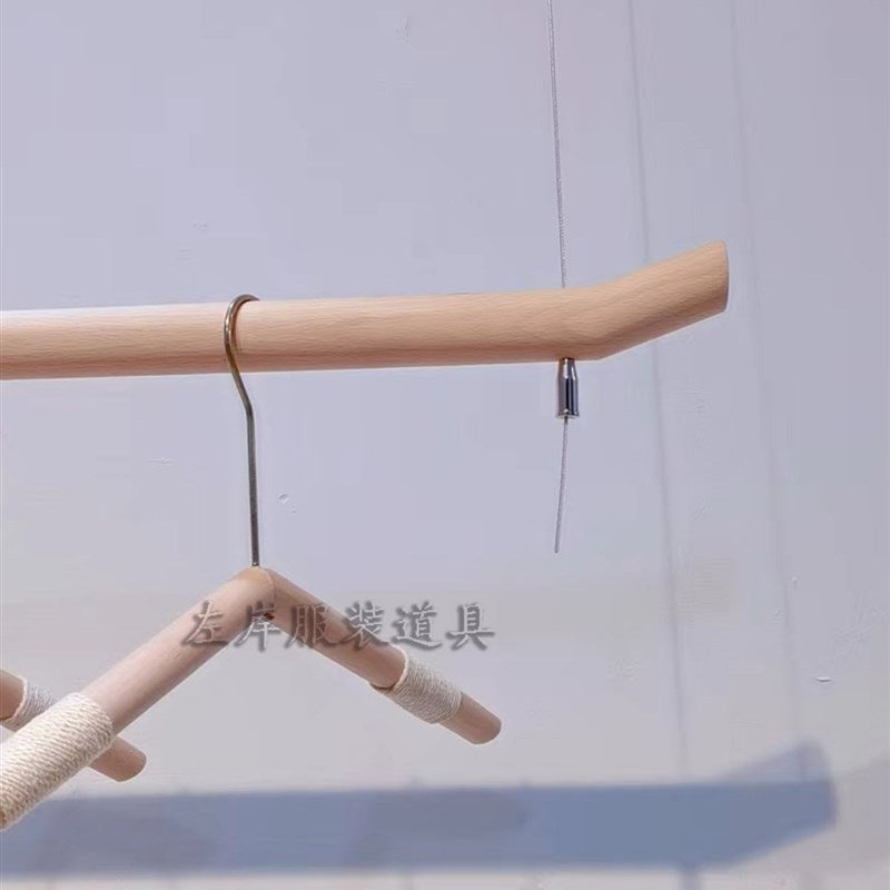 服装店吊架原木j色吊顶悬挂展示架简约女装挂衣杆橱窗陈列衣服货