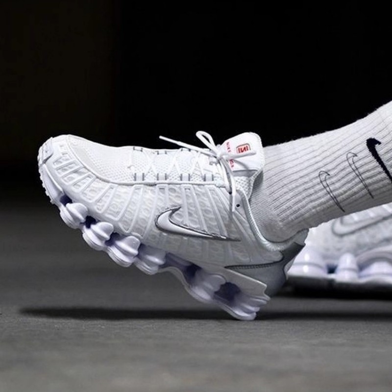滔搏NIKE耐克男子 SHOX TL复古老爹鞋运动休闲鞋AV3595-100