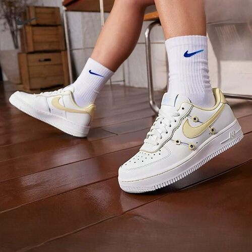滔搏NIKE耐克女子AIR FORCE 1空军一号运动休闲鞋IW2348-170