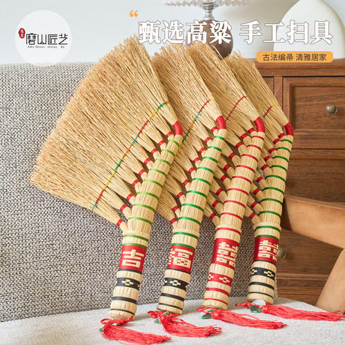 磨山匠人家用高粱扫把手工编织