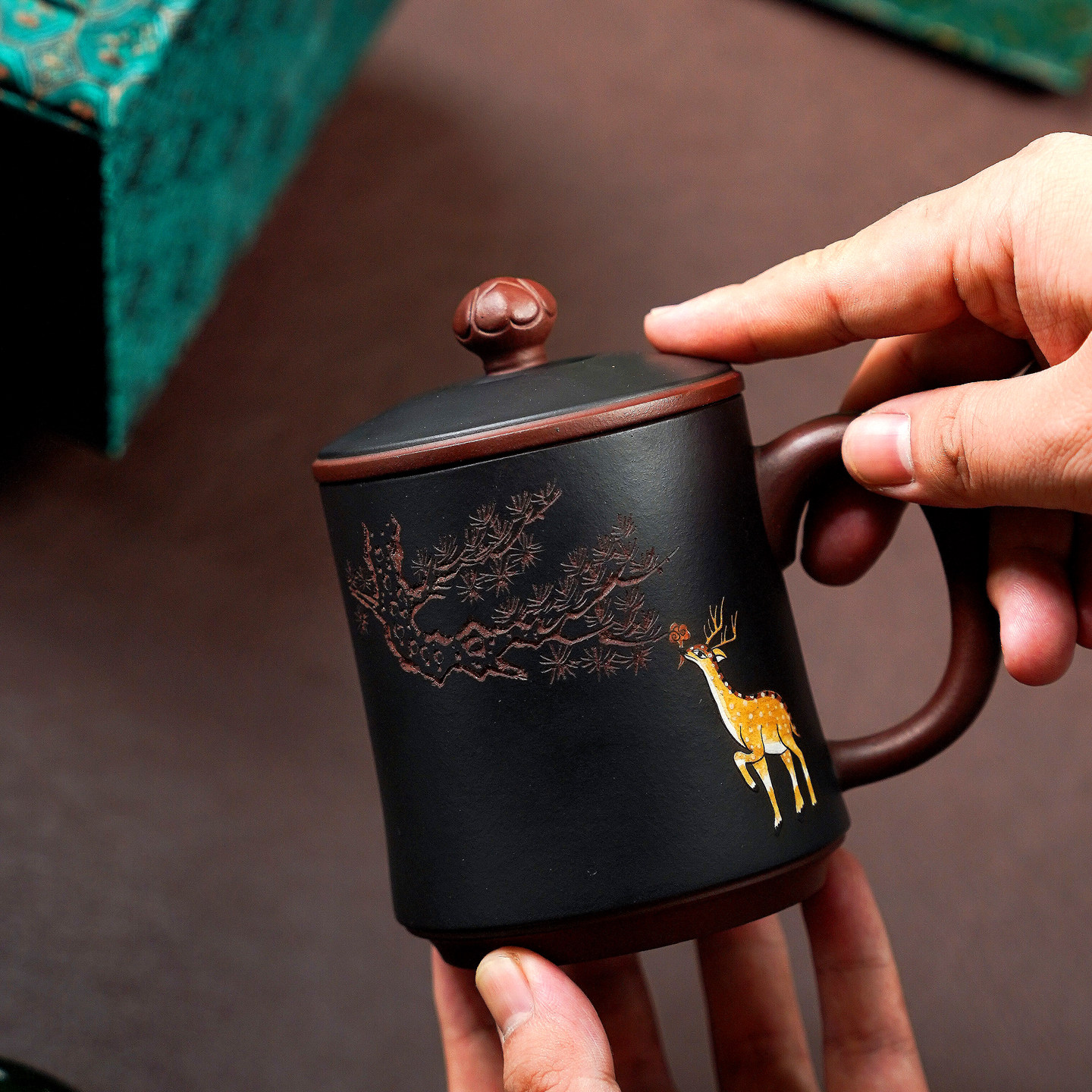 宜兴紫砂杯茶杯带盖紫泥粉浆纯手工办公室非陶瓷呦呦鹿鸣盖杯
