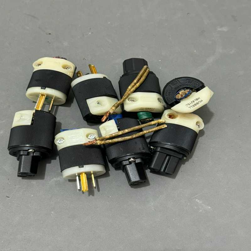 议价荷宝插头 HBL8215C