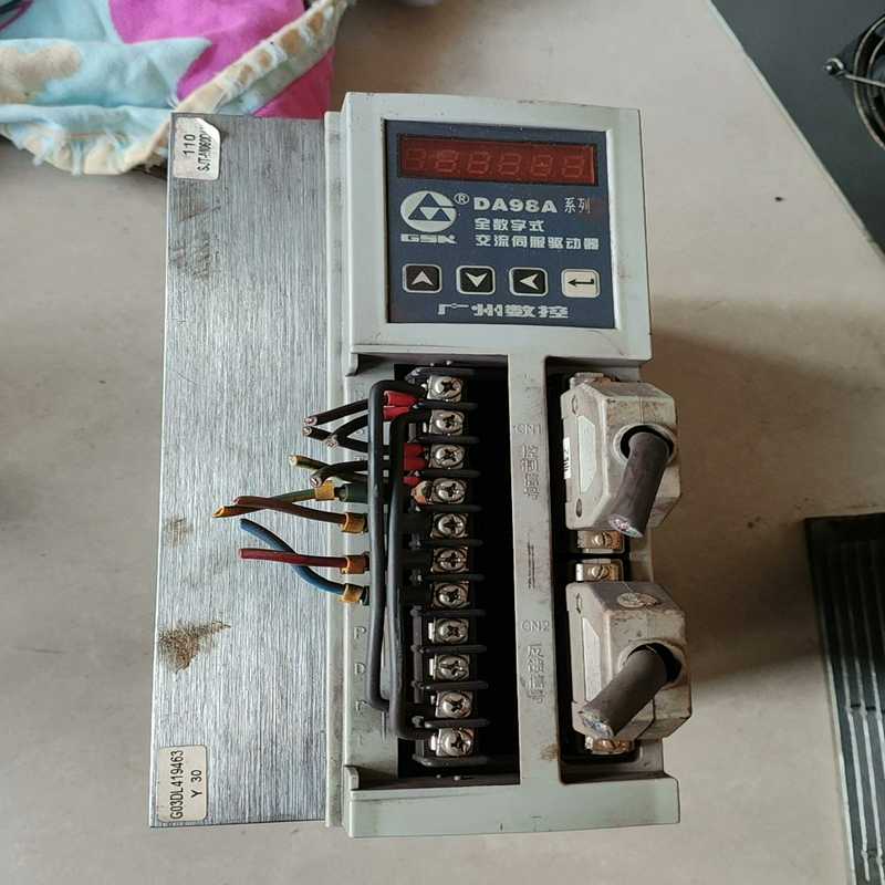 广数驱动器一台，DA98A-15.成色如图，，需~询价