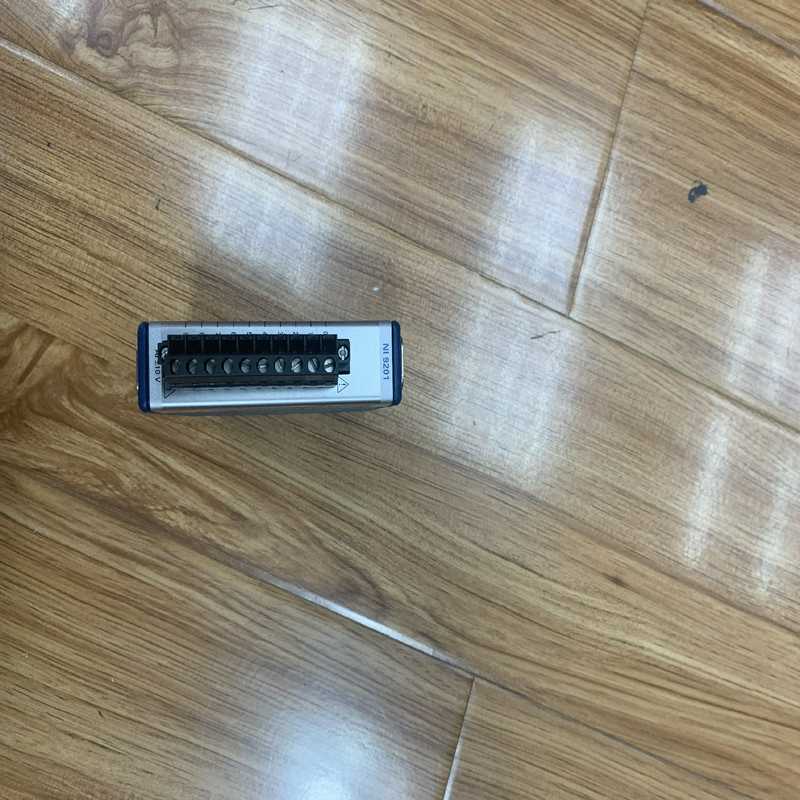 9201  NI模块底座成色非常新！联系~询价
