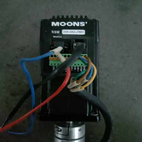 鸣志SSM24Q-3AG-ZW01一体式步进伺服电机，都配有【卡奥电子】