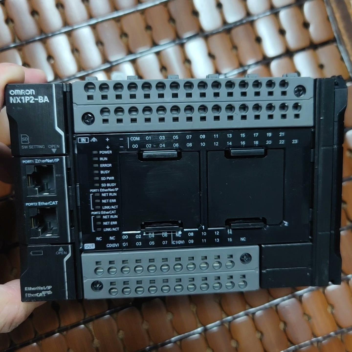 议~ NX1P2-1040DT-BA 实物图 功能