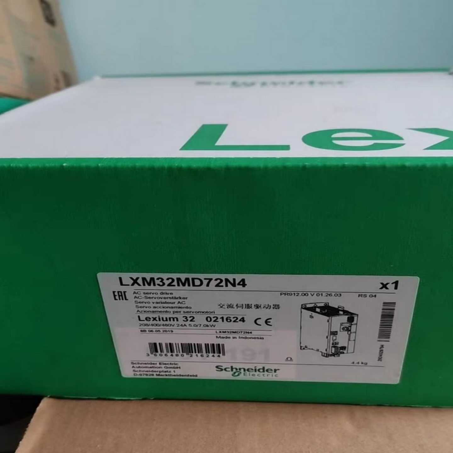施耐德伺服驱动LXM32MD72N4，全新原装正品，有需要联--议价