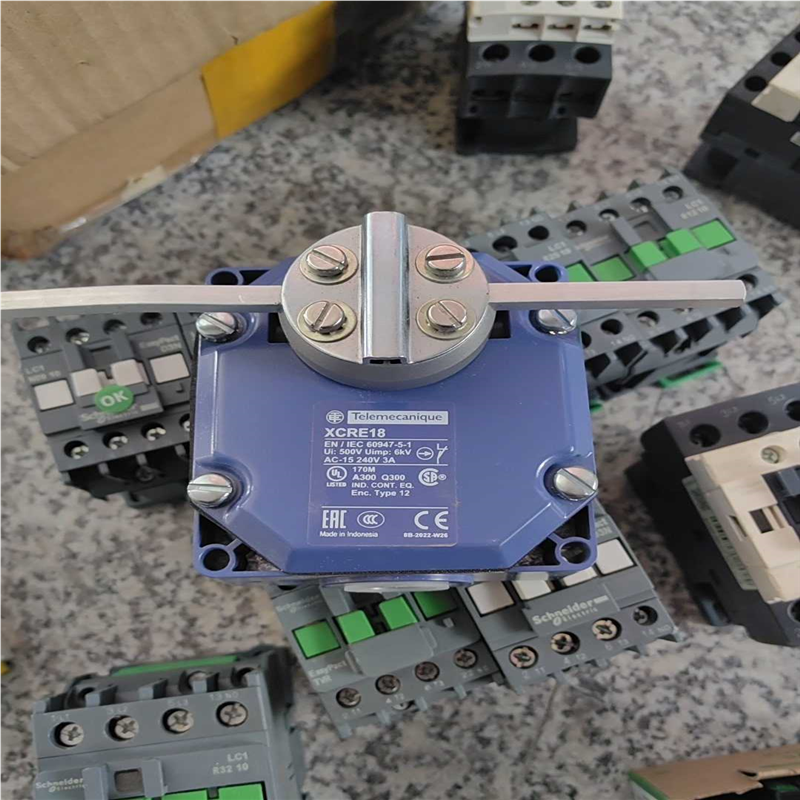 议~跑偏开关，XCRE18