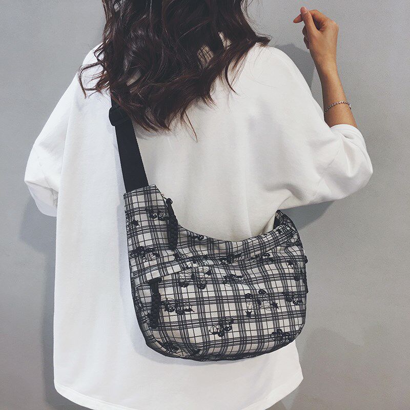 韩系ins风小清新碎花帆布包女2025新款休闲通勤运动旅游斜挎饺包