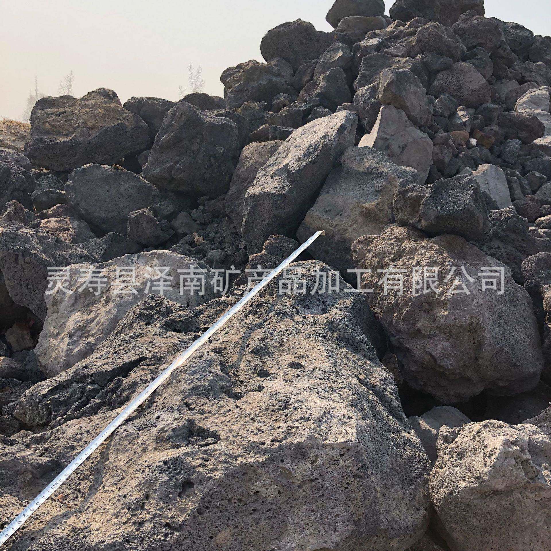 供 应火山石手搬块黑色火石  鱼缸过滤山造825景用火山岩大块