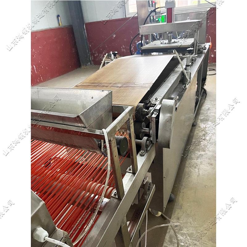 全自动鸡肉卷烤鸭饼机 烧烤小饼一次性成型机 电加热酥饼单饼机