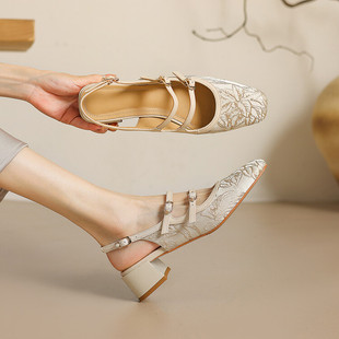 真皮方头刺绣包头凉鞋 国风女鞋 女配裙子外穿中跟粗跟 新中式 夏季