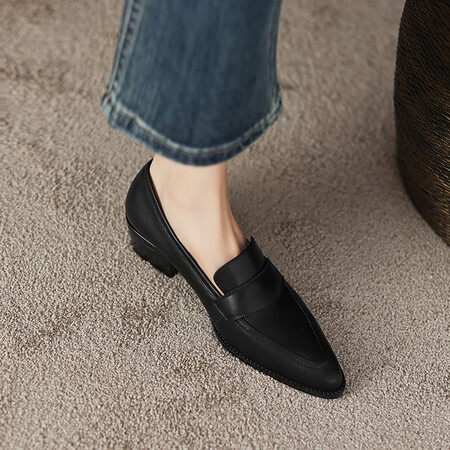 复古棕色尖头粗跟单鞋女中跟真皮英伦风小皮鞋深口软皮气质乐福鞋