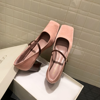 新款休闲女鞋！巨好看！晚晚风真皮一字扣带中跟方头粗跟浅口单鞋