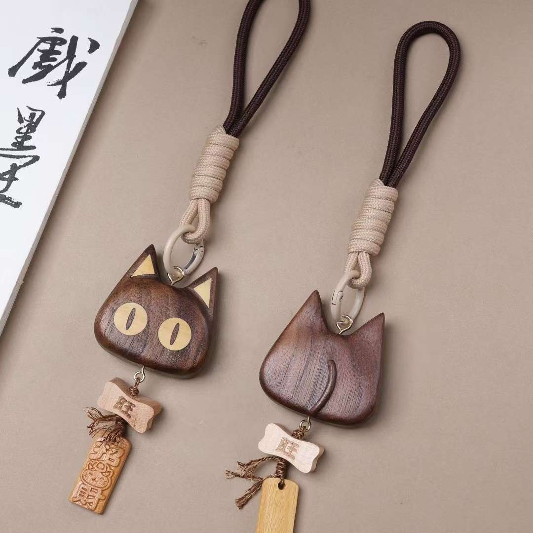 胡桃木雕刻立体招财猫挂件汽车猫咪挂饰钥匙扣地摊货源可
