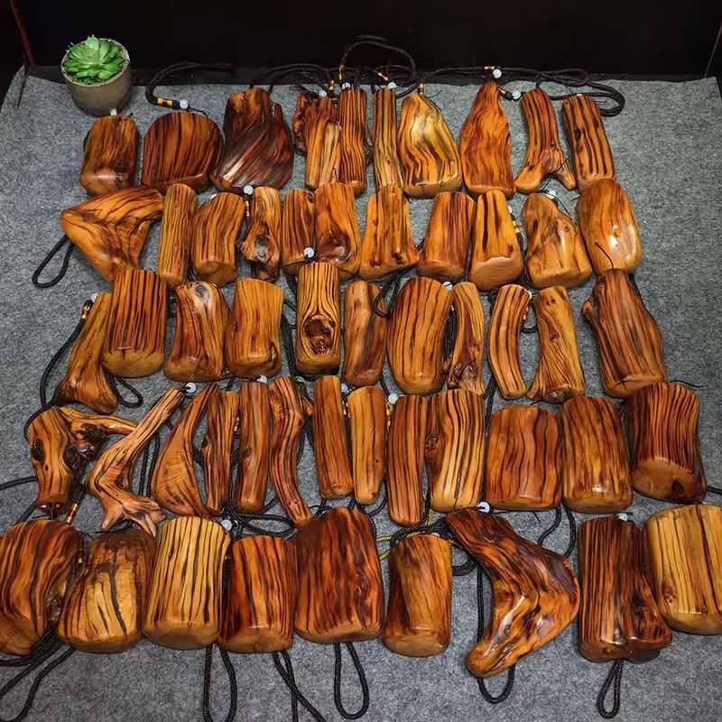 精品崖柏虎皮纹手把件随型实木把件直播爆款