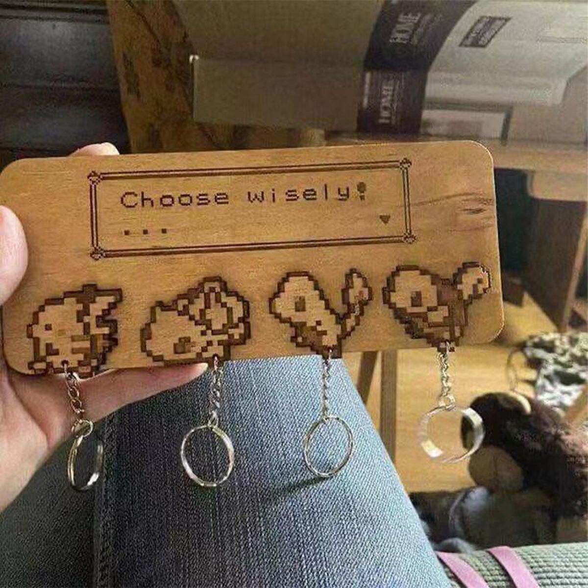 跨境新品 木制工艺品 木雕壁挂钥匙扣 卡通人物挂件 魔术贴装饰品