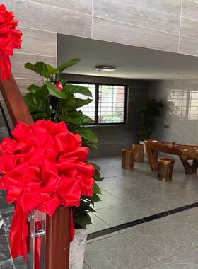 结婚女方楼梯手装饰拉婚庆楼道花大扶红绣球球布置用品大全拉XHY