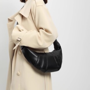 小号网红牛角包2025新款羊皮羊角包 真皮可颂包饺子包斜挎包