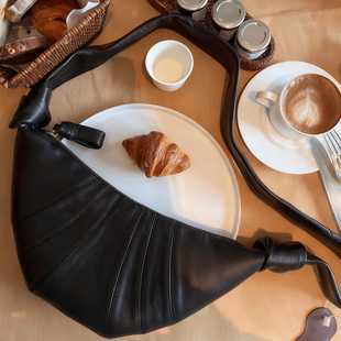 天花板级】Croissant经典高级小羊皮饺子包牛角可颂包斜挎牛角包