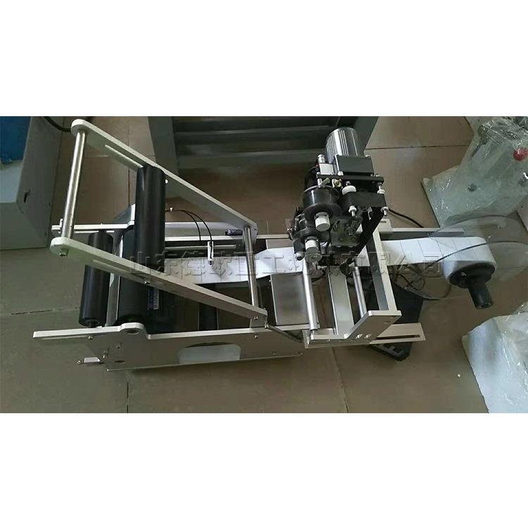 半自动圆瓶贴标机 塑料瓶玻璃瓶标签粘贴机 茶叶罐不干胶贴标器