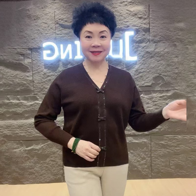 中年妈妈秋c冬针织衫上衣2024新款洋气秋冬中老年女装打底遮肚毛