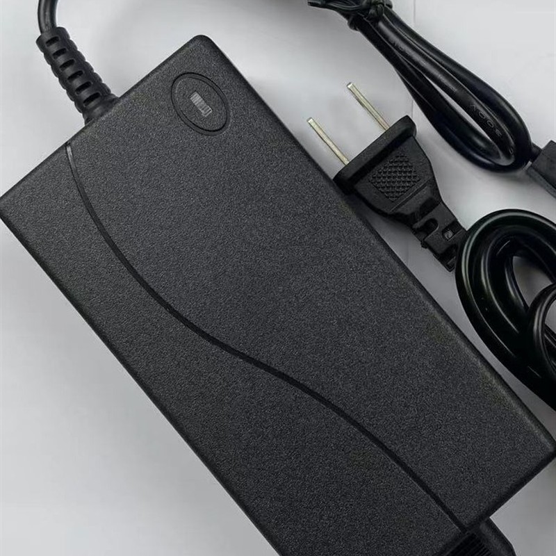 适用梵帕/新驰仕户外移动功率600w充电电压12.6V5A充电器电源线