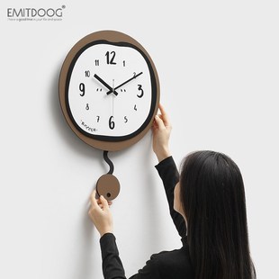 家用创意摇摆时钟装 EMITDOOG免打孔现代简约钟表挂钟客厅时尚 饰墙