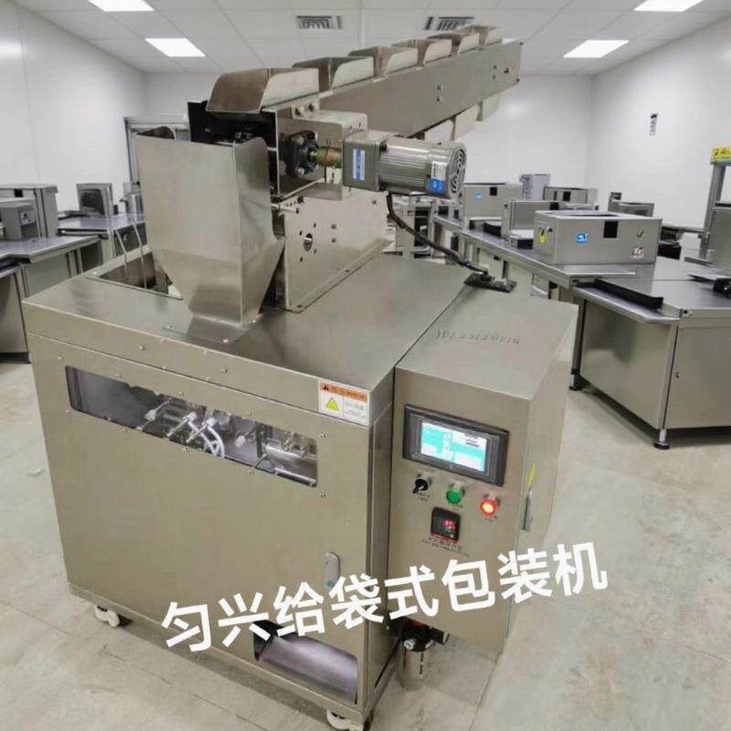 五金配件自动包装机全自动料斗式年货干干果定量香蕉片给袋封口机