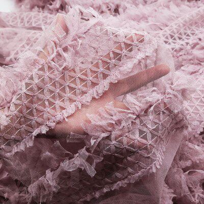 烟紫色网布立体绣花 流苏羽毛网纱布料 礼服连衣裙设计师面料