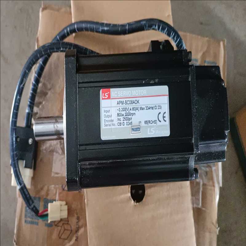 LS伺服电机，APM-SCO8ADK，成色如图，现货多个，看（耶耶电子）