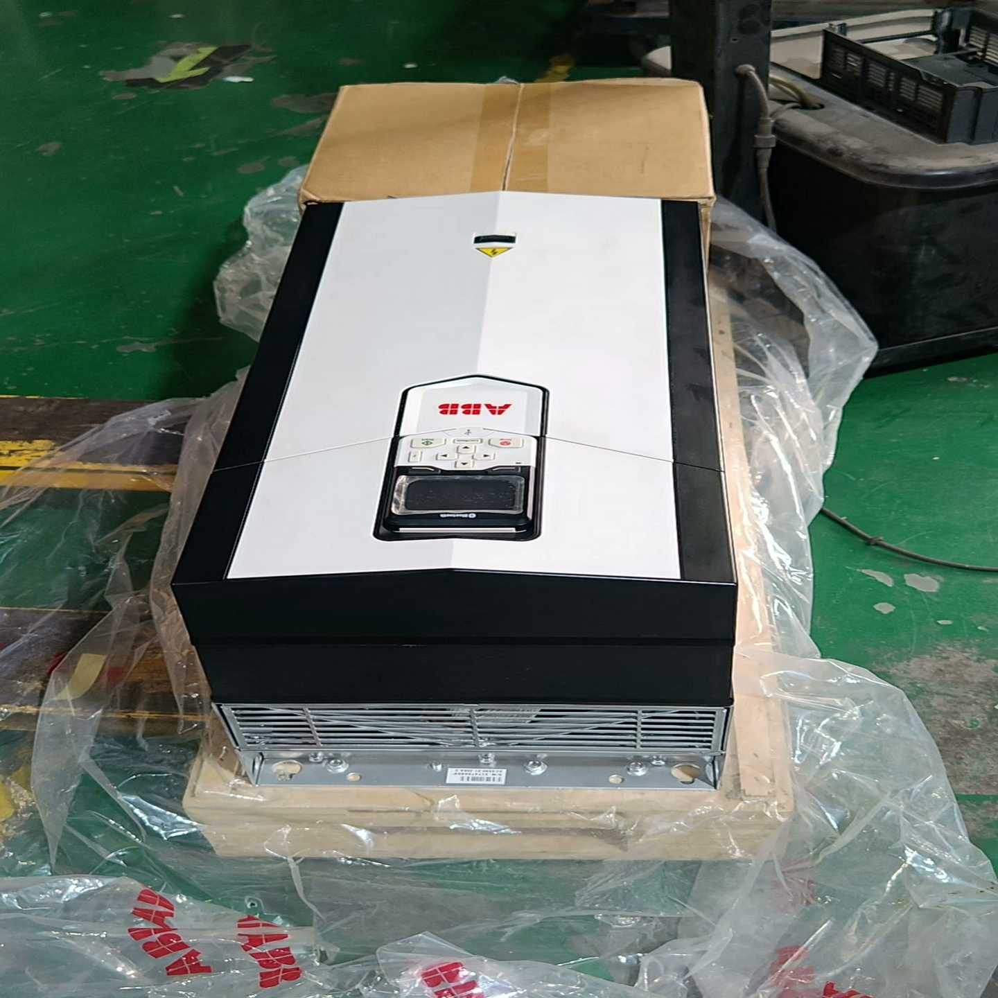 ABB变频器ACS880-01-206A-3+D150和AC