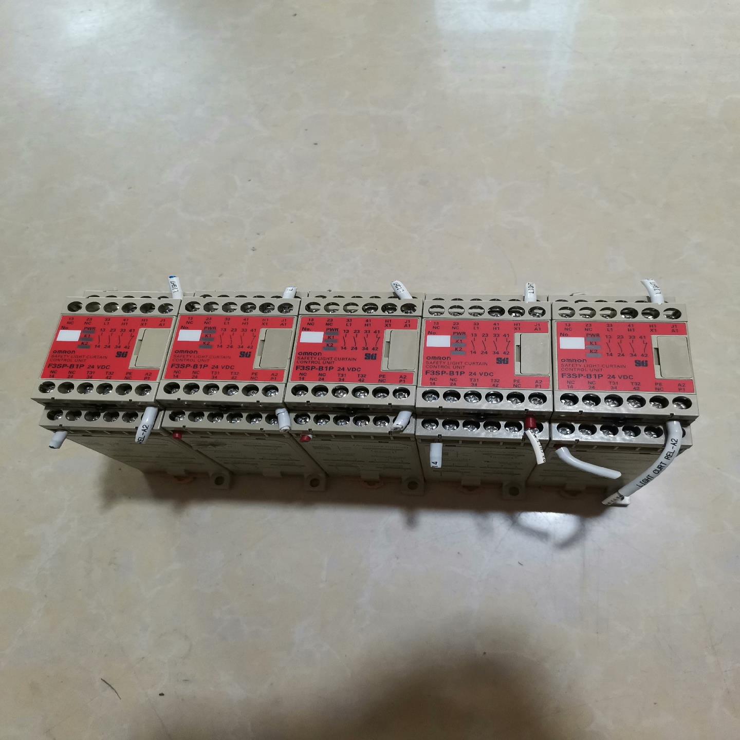 F3SP-B1P   24ⅤDc，成色如图，功能包（佳毅工控）