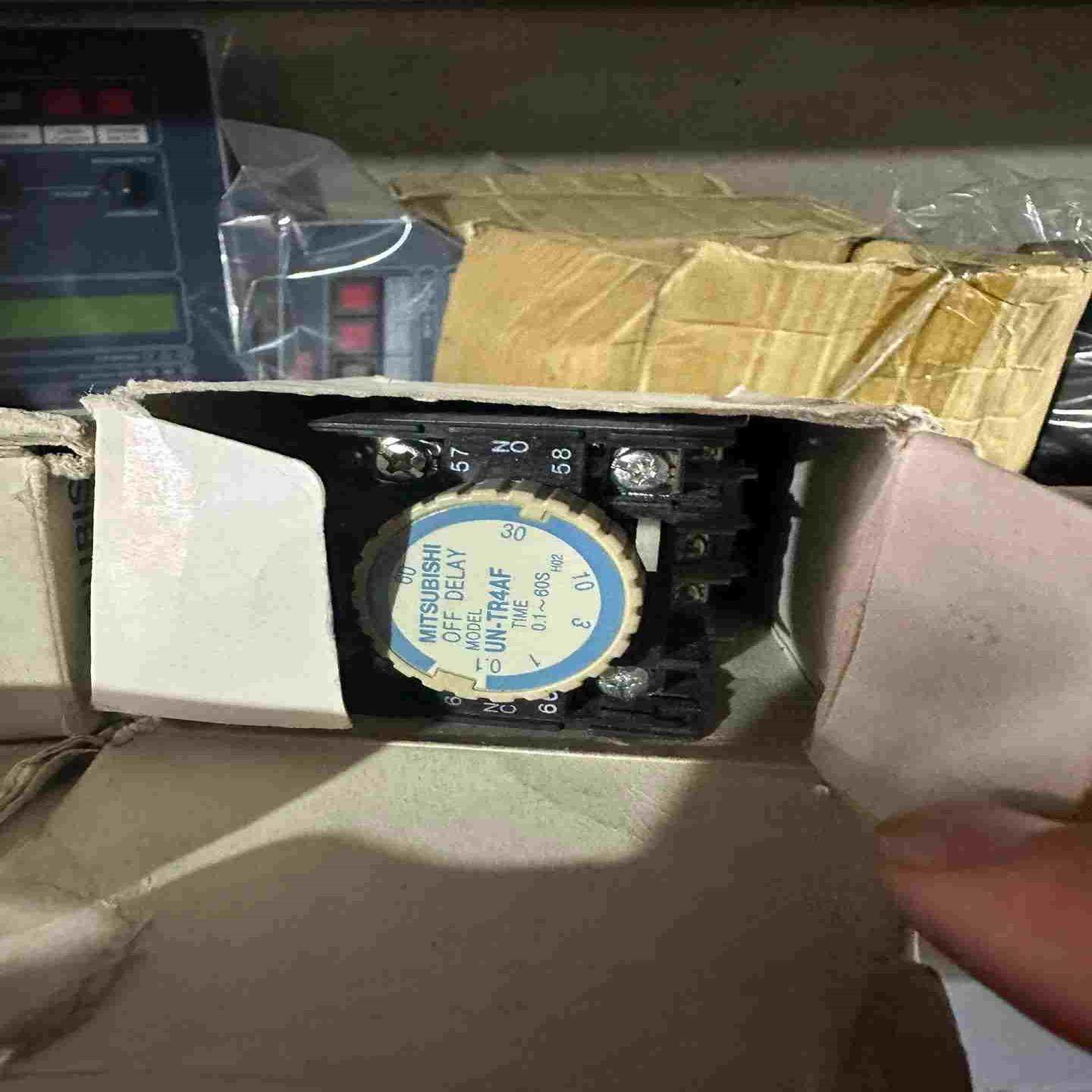 原装正品 三菱接触器专用延时触头 UN-TR4AF  UN-{议价}