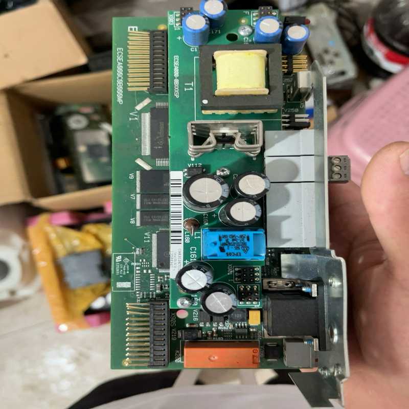 伦茨主板如图200一个（基数电子）