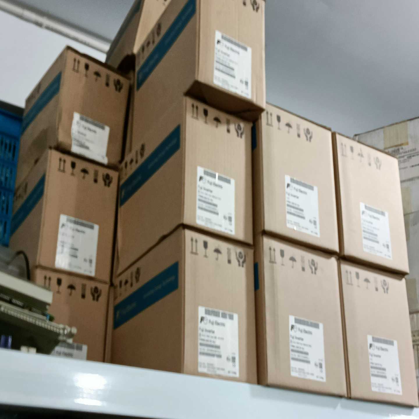 富士变频器MEGA FRN1.5G1S-2J FRN0.4G【鑫鑫商铺】