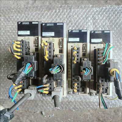 安川伺服驱动器SGDV-2R8A01B002000两只，SG（耶耶电子）