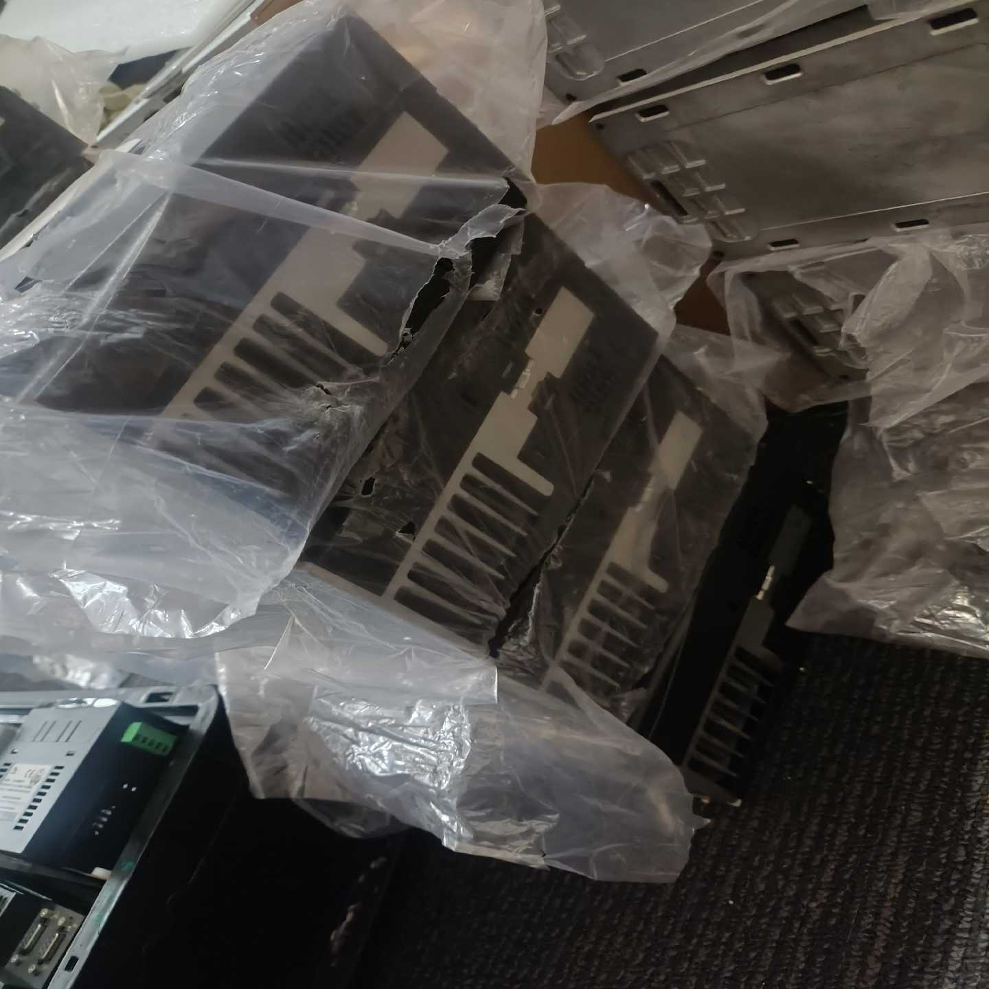 汇川伺服驱动器 IS620NT5R4I 没包装 (通通配件）