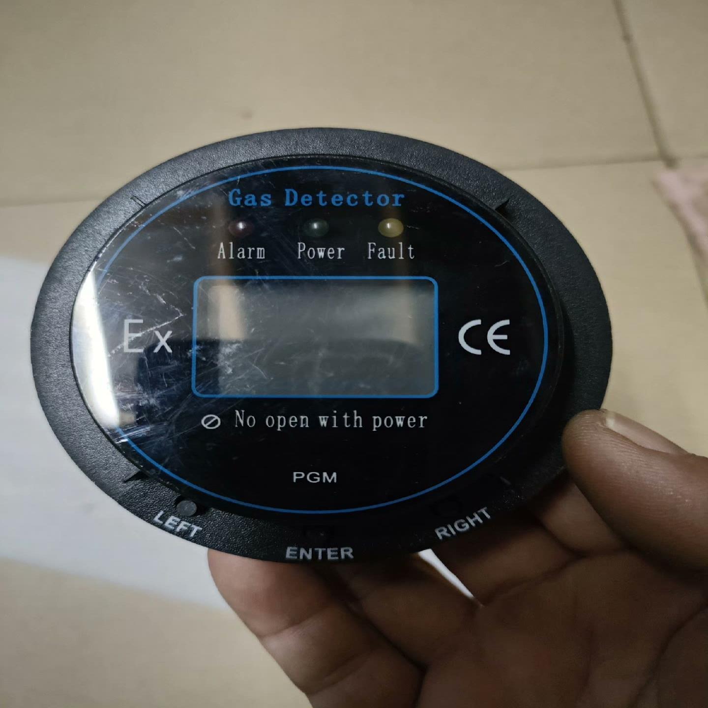 议价电磁流量计转换器表头显示屏没有主板，屏面有刮痕，只能简