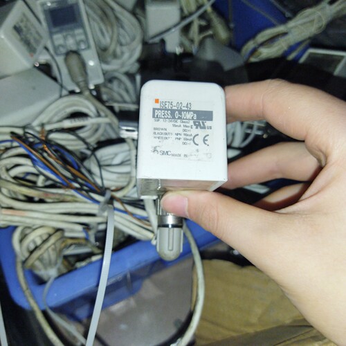 ISE75-02-43 数显压力开关   可佩戴连接线~询价