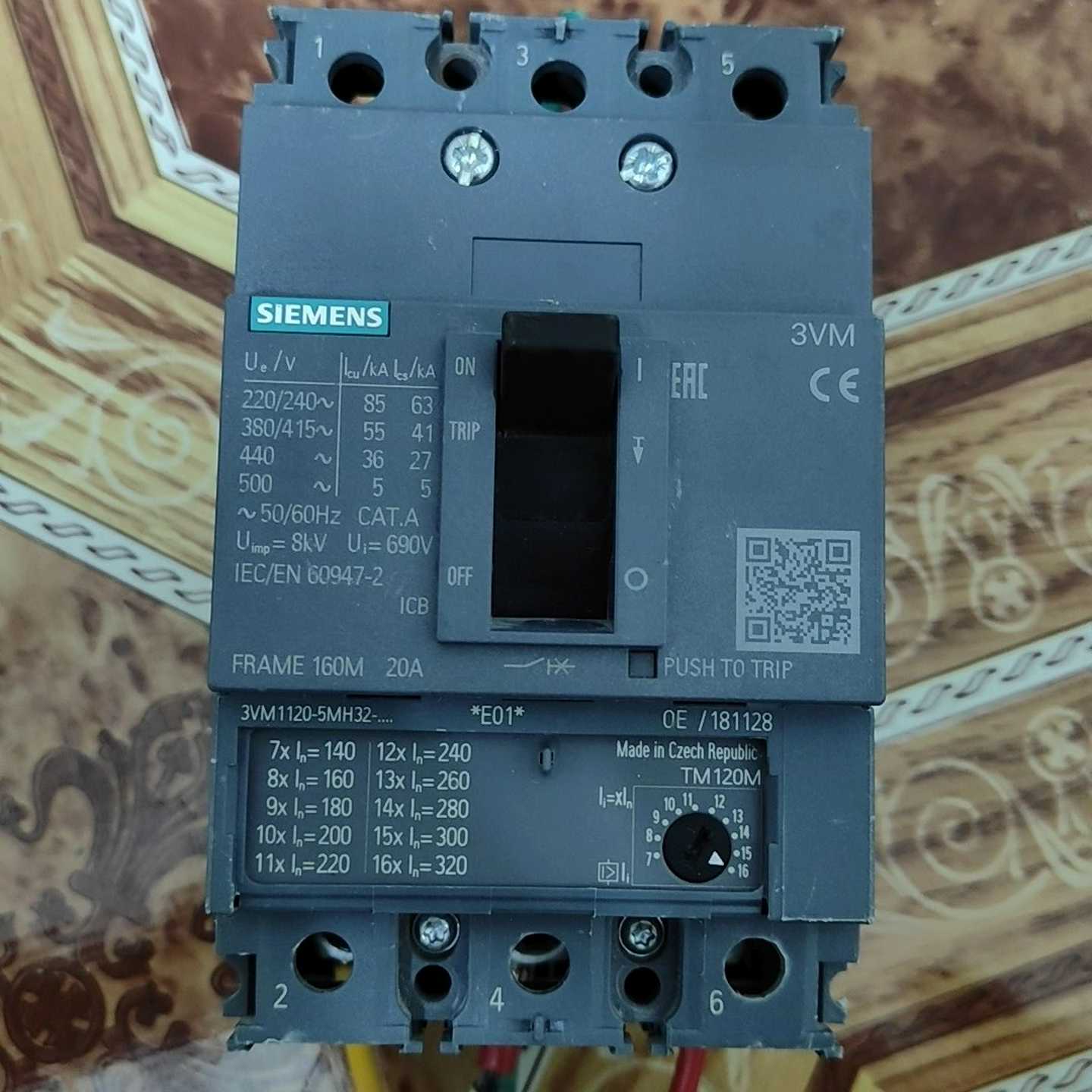 询价进口西门子塑壳断路器3VM1120-5MH32 3P 捷克生议价