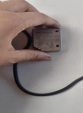 基恩士传感器 LR-ZB250AN，线长60cm，成色如图~询价