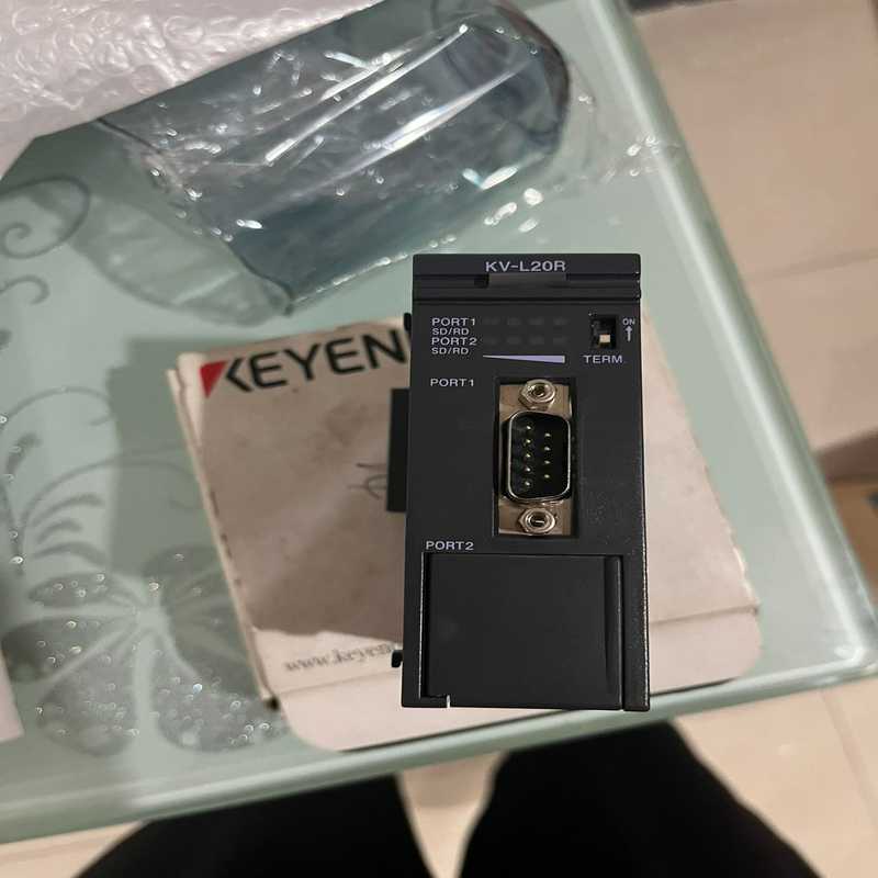 议~KV-L20R基恩士PLC实物图拍摄,裸机没包装,用