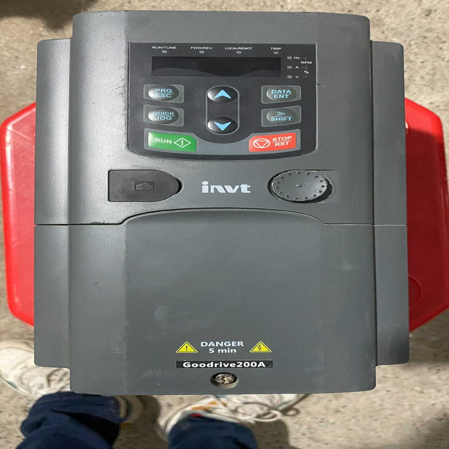 英威腾GD200A-004/5R5P-4。 重载4KW轻载5（gg设备）