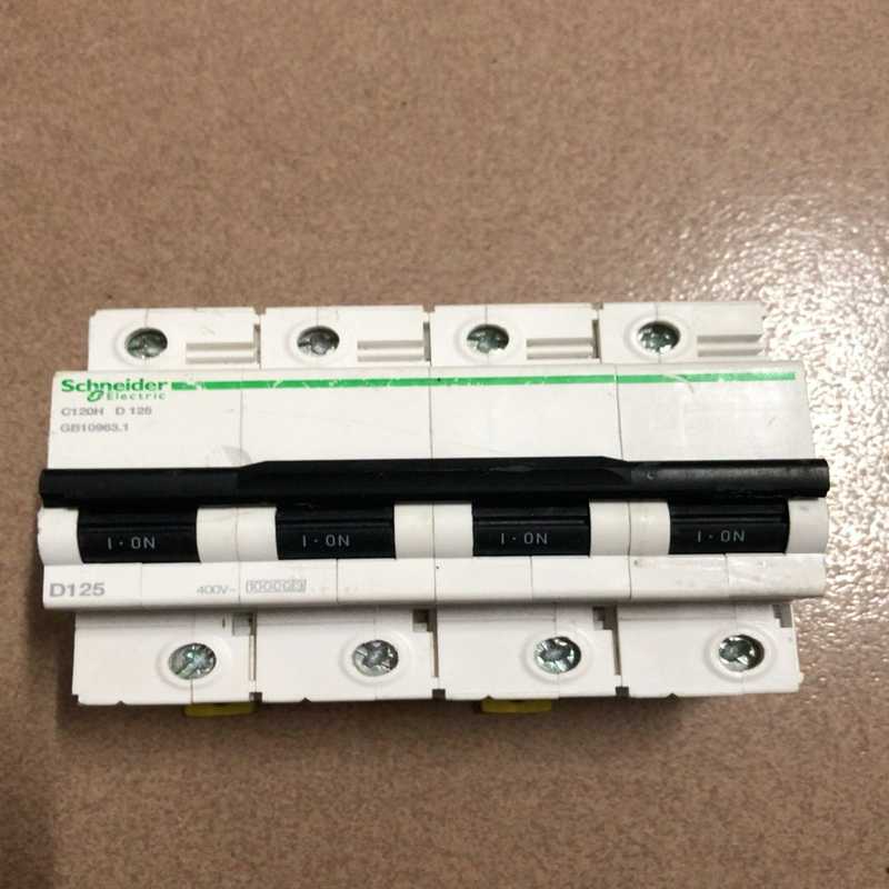 询价~4P D125A空开。只有一个上面有点碰划功能正常。成
