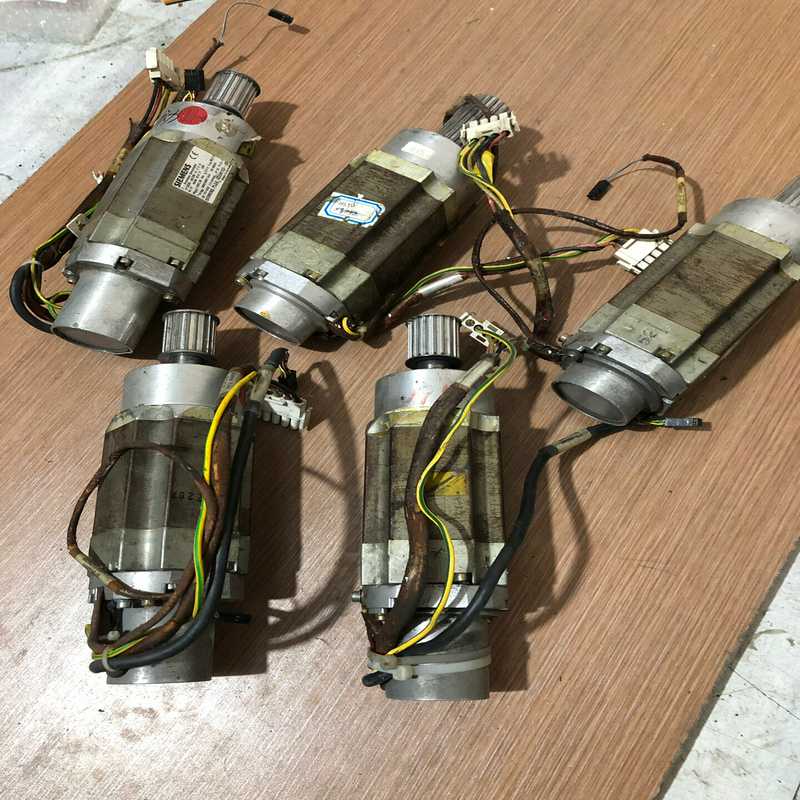 议价五个西门子电机 1FT3035-6AZ99-9-Z S14