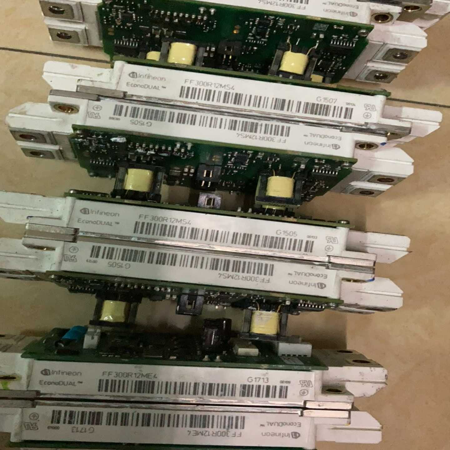 FF300R12MS4，FF450R12ME4，FF600R询价