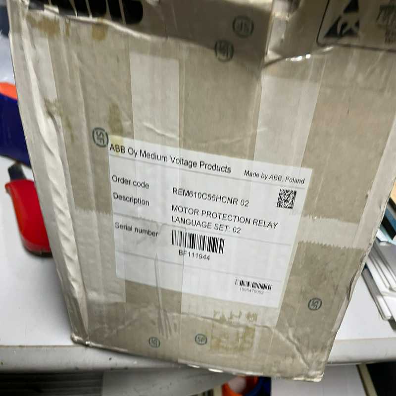 ABB继电保护装置，型号REM610C55HCNR，带RS4（佳毅工控）