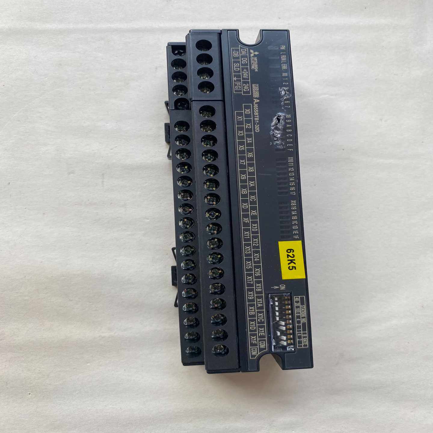 议价三菱远程模块，型号AJ65SBTB1-32D，实物图，画圈的